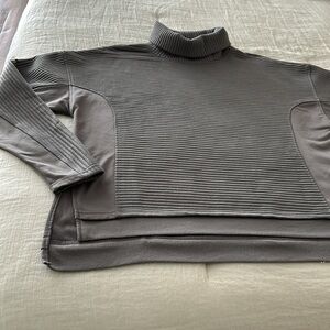Tahari Sport sweater activewear Top Gray Size L